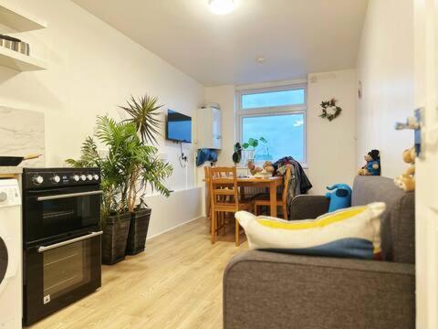 Rarefind Shepherds Bush Flat 1 Min To Tube Station Guest house